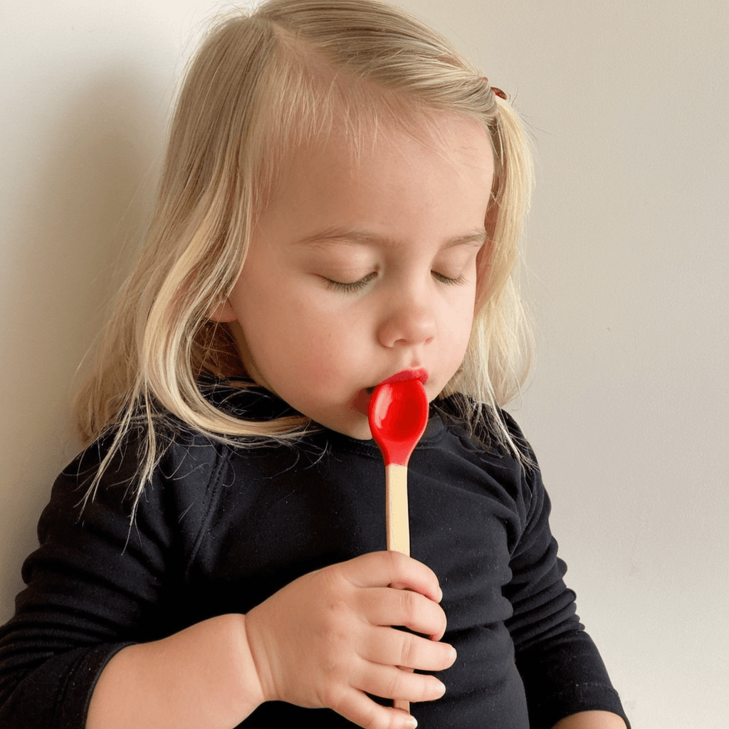 Bebê feliz comendo papinha 4